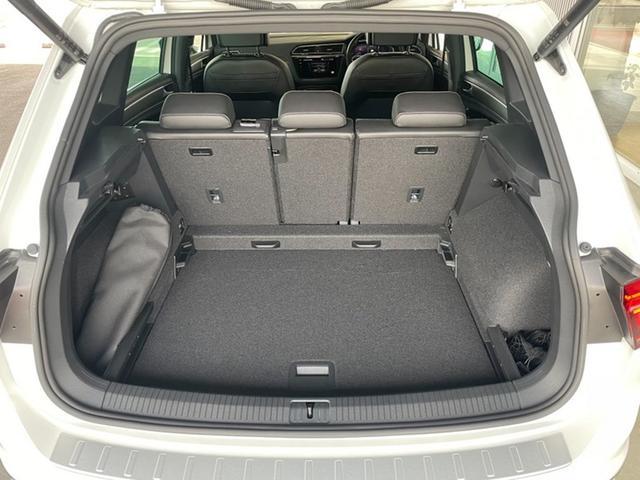 トランクルームは広く設計されており、日常生活の荷物からキャンプ用品まで色々なものを収納可能。