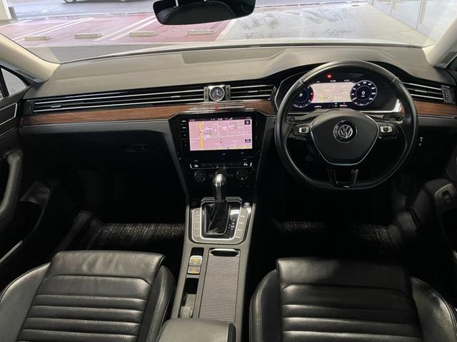 �A���ԂȂ�ł͂́A�ו��܂ō�荞�܂ꂽ�A�������ꂽ�f�U�C���ł��B�^�]�Ȃ���̎��E�́A�X���ɂĂ��q�l�����g�̖ڂł��m���߂��������D