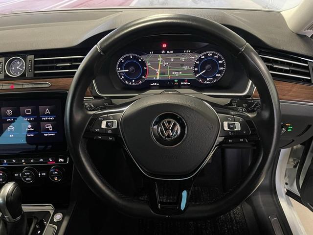 �R�X�|�[�N���U�[�X�e�A�����O�̃X�C�b�`�ŁA�Ǐ]�@�\�t���N���[�Y�R���g���[����I�[�f�B�I�A�f�W�^�����[�^�[�̑��삪�ȒP�ɍs���܂��B