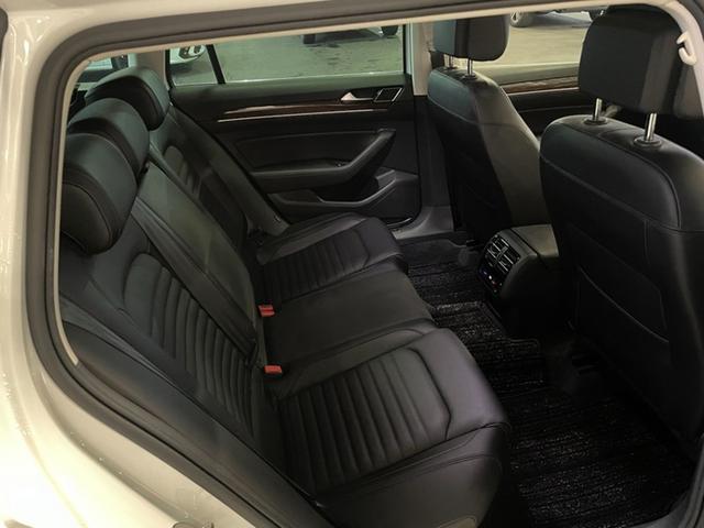 �Z�J���h�V�[�g�̓t�����g�V�[�g�������������ݒu����A���ɂ����A���S�ɓ���ł���݌v�ƂȂ��Ă���܂��B