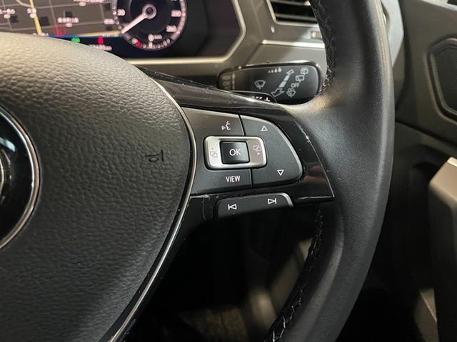 �a�����������������œo�^�����ہA�n���h���̃{�^���Ŏ�b�킪���܂��B���̑��ɂ��A�^�R���[�^�[�����̑��삪�\�ŁA�F�X�ȃf�[�^���m�F���鎖���\�ł��B