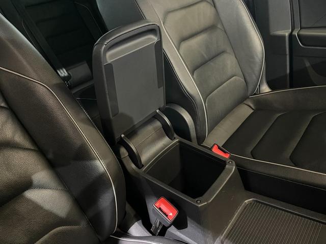 �A�[�����X�g�̉��ɂ͏������ꂪ����܂��B