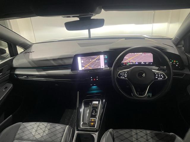 ������̃C���X�g�������g�p�l���ɑ傫�ȃf�B�X�v���C��u�����ǂ��̃f�U�C���ɂȂ�܂����B�C���e���A�A���r�G���g���C�g�͂R�O�F�̒�����F�����I�т��������܂��B