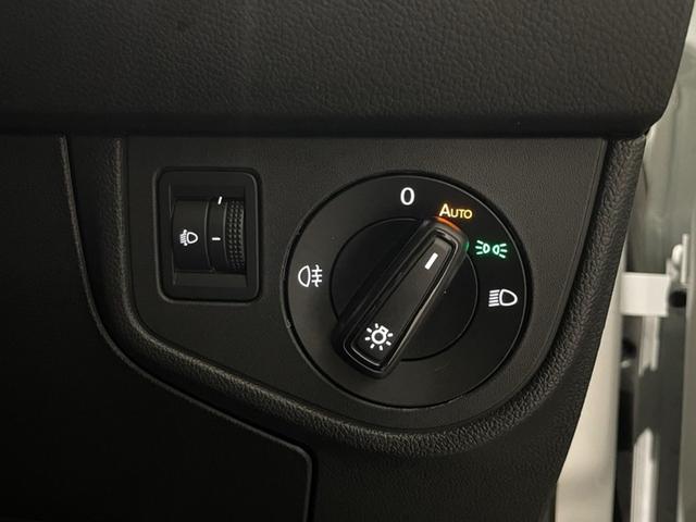 ���[�^���[���̃w�b�h���C�g�X�C�b�`�ł��B�n���h�����班�����ꂽ�ꏊ�ɂ���܂��B�I�[�g���C�g�t�H�O�����v�̑���͂�����ōs���܂��B