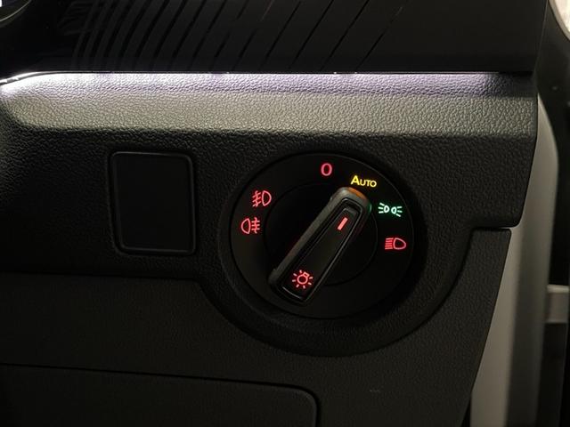 �w�b�h���C�g�X�C�b�`�ł��A�n���h�����班�����ꂽ�ꏊ�ɂ���܂��B�I�[�g���C�g�t�H�O�����v�̑���͂�����ōs���܂��B