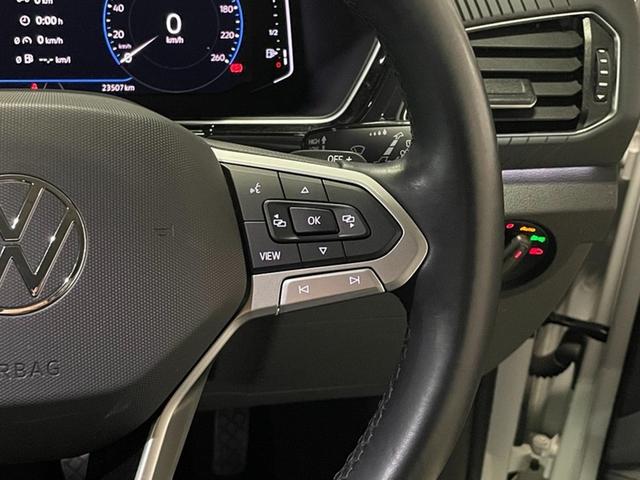 �a�����������������œo�^�����ہA�n���h���̃{�^���Ŏ�b�킪���܂��B���̑��ɂ��A�^�R���[�^�[�����̑��삪�\�ŁA�F�X�ȃf�[�^���m�F���鎖���\�ł��B