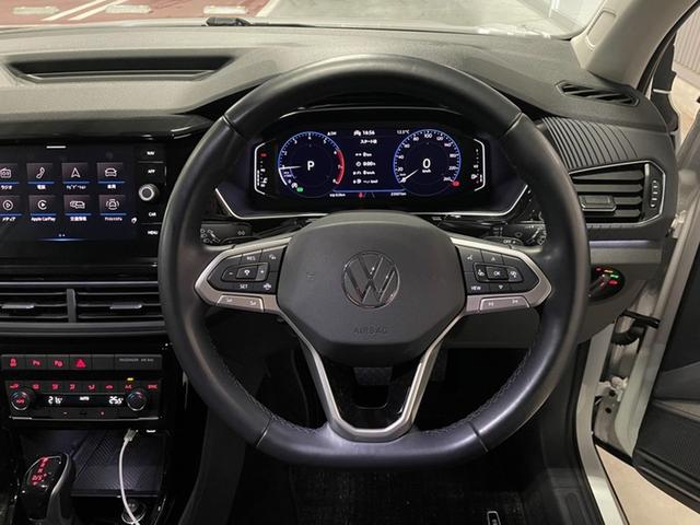 �{�^���͍ŏ����ɂ�������Ƃ����n���h���ł��B�����������܂��񂪁A�n���h���ɂ͖D���ڂ��킴�Ǝc���Ă���A�n���h������̍ۂɊ���Ȃ��l�ɍl���Ă���܂��B