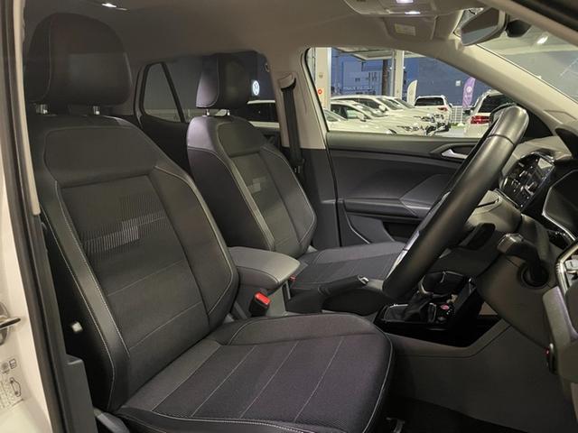 �A�[�����X�g�̉��ɂ͏������ꂪ�������܂��B