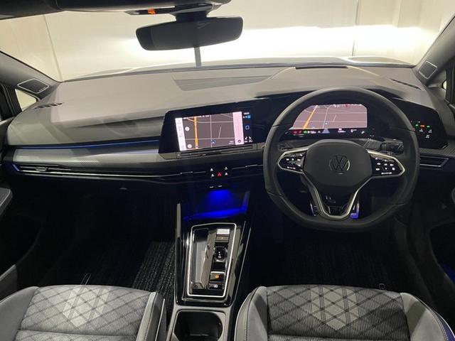 ������̃C���X�g�������g�p�l���ɑ傫�ȃf�B�X�v���C��u�����ǂ��̃f�U�C���ɂȂ�܂����B�C���e���A�A���r�G���g���C�g�͂R�O�F�̒�����F�����I�т��������܂��B