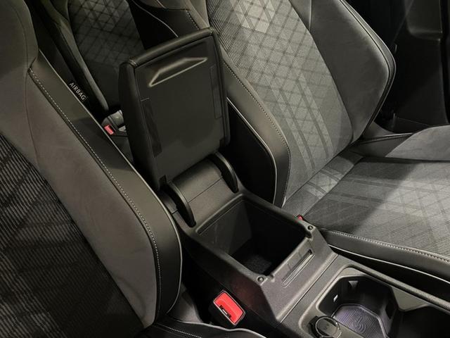 �A�[�����X�g�̉��ɂ͑�^�̏������ꂪ�L��܂��B