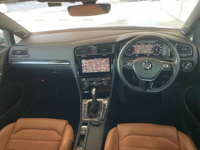 �������㕔���Ȃ��B�e���܂����B�����̂���s�A�m�u���b�N�̃C���p�l�̓V���v���Ȃ��獂���������������鎺�������o���Ă���܂��B