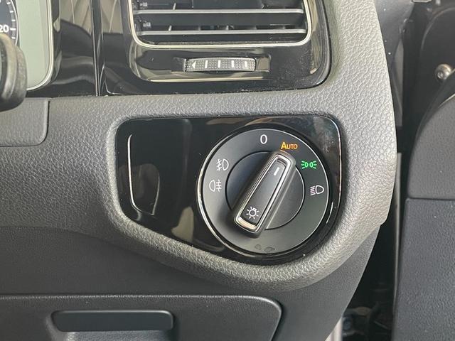 �w�b�h���C�g�X�C�b�`�̓n���h�����班�����ꂽ�ꏊ�ɂ���܂��B�I�[�g���C�g�t�H�O�����v�̑���͂�����ōs���܂��B