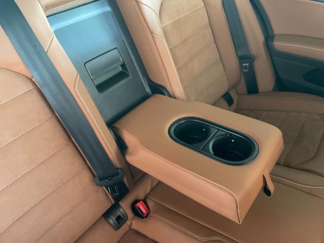 �㕔���Ȃ̃Z���^�[�ɂ̓A�[�����X�g�ƃh�����N�z���_�[�𑕔��B