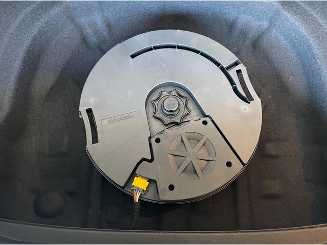 �g�����N���ɔz�u���ꂽ�T�u�E�[�t�@�[�̗͋����ቹ���A�T�E���h�p�t�H�[�}���X��₢�܂��B