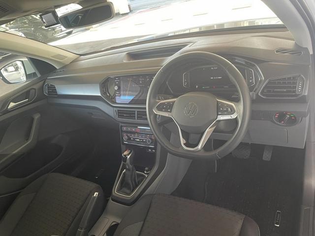 �Ԃɏ�荞�ލۂɌ�����i�F�ł��B������ɂ�����������܂��񂪁A�i�r��������Ɖ^�]�ȑ��ɌX���Ă���A���s���Ɏ����𐳖ʂ��痣��Ȃ��l�ɍl���ăf�U�C�����Ă���܂��B