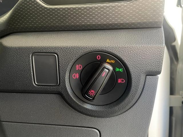 �w�b�h���C�g�X�C�b�`�ł��A�n���h�����班�����ꂽ�ꏊ�ɂ���܂��B�I�[�g���C�g�t�H�O�����v�̑���͂�����ōs���܂��B