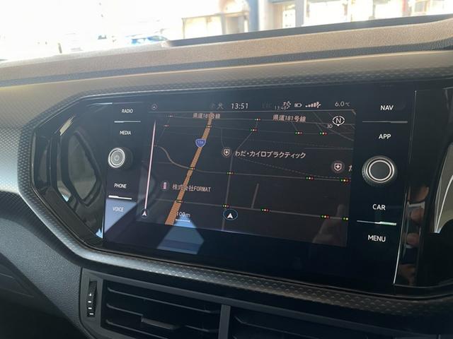 �c���������������o�����ł��A�S�ʃ^�b�`�X�N���[���ɂ��A�X�}�[�g�t�H���̂悤�Ɍy����ʂ��^�b�`���鑽�@�\�̃i�r�Q�[�V�����ł��B