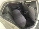 後部座席の足元は広々、シートは使用感の少ない感じです。