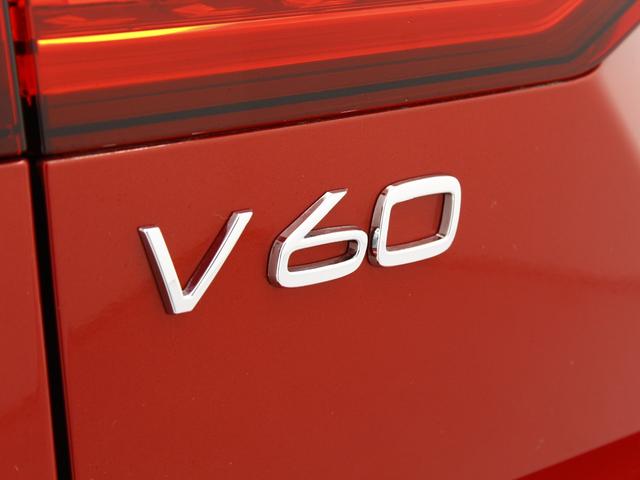 Ｖ６０ アルティメット　Ｂ４　２０２３年モデル　試乗車　Ｂ４マイルドＨＶ　Ｇｏｏｇｌｅナビゲーション　　純正１８インチアルミホイール　ベンディング機能付ＬＥＤヘッドライト　ベンチレーションヒーターマッサージ機能付フロントシート（58枚目）