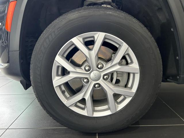 ジープ・グランドチェロキーＬ リミテッド　認定中古車保証　整備有　ナビ　バックカメラ　ＥＴＣ　純正アルミホイール　レザーシート　クルーズコントロール（10枚目）