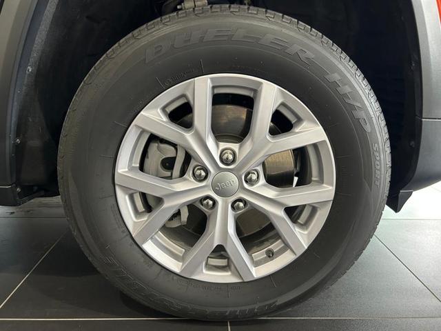 ジープ・グランドチェロキーＬ リミテッド　認定中古車保証　整備有　ナビ　バックカメラ　ＥＴＣ　純正アルミホイール　レザーシート　クルーズコントロール（12枚目）