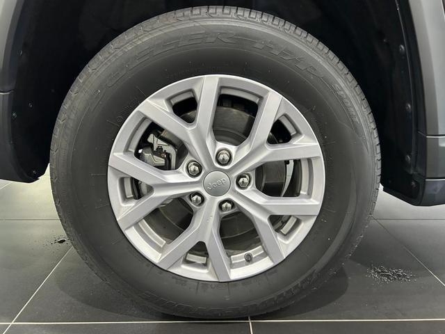ジープ・グランドチェロキーＬ リミテッド　認定中古車保証　整備有　ナビ　バックカメラ　ＥＴＣ　純正アルミホイール　レザーシート　クルーズコントロール（13枚目）