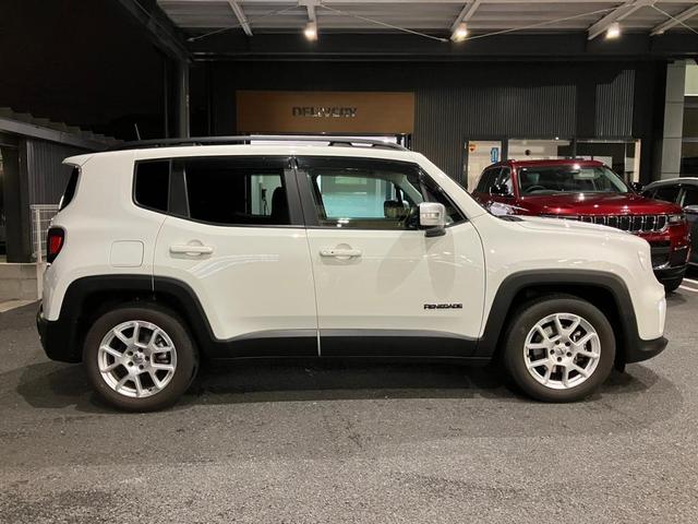 ジープ・レネゲード リミテッド　認定中古車保証１年付き　整備付　純正８．４インチナビ　ＡｐｐｌｅＣａｒＰｌａｙ　ＡｎｄｒｏｉｄＡｕｔｏ　アダプティブクルーズコントロール　Ｂカメラ　ＤＳＲＣ　社外ＬＥＤヘッドランプ　レザーシート（7枚目）