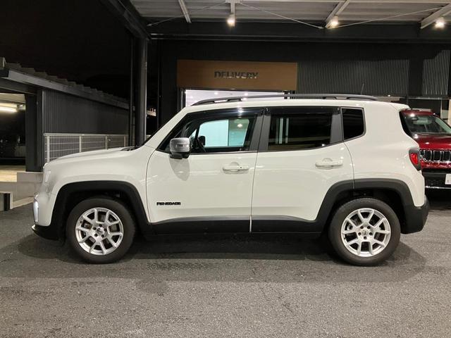 ジープ・レネゲード リミテッド　認定中古車保証１年付き　整備付　純正８．４インチナビ　ＡｐｐｌｅＣａｒＰｌａｙ　ＡｎｄｒｏｉｄＡｕｔｏ　アダプティブクルーズコントロール　Ｂカメラ　ＤＳＲＣ　社外ＬＥＤヘッドランプ　レザーシート（9枚目）