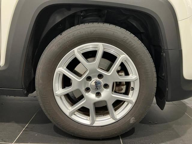 ジープ・レネゲード リミテッド　認定中古車保証１年付き　整備付　純正８．４インチナビ　ＡｐｐｌｅＣａｒＰｌａｙ　ＡｎｄｒｏｉｄＡｕｔｏ　アダプティブクルーズコントロール　Ｂカメラ　ＤＳＲＣ　社外ＬＥＤヘッドランプ　レザーシート（10枚目）