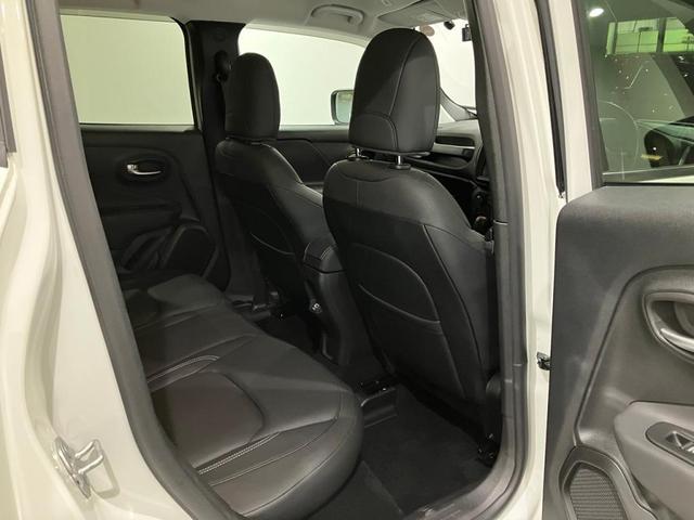 ジープ・レネゲード リミテッド　認定中古車保証１年付き　整備付　純正８．４インチナビ　ＡｐｐｌｅＣａｒＰｌａｙ　ＡｎｄｒｏｉｄＡｕｔｏ　アダプティブクルーズコントロール　Ｂカメラ　ＤＳＲＣ　社外ＬＥＤヘッドランプ　レザーシート（18枚目）