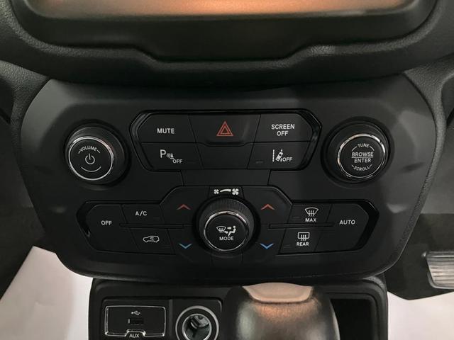 ジープ・レネゲード リミテッド　認定中古車保証１年付き　整備付　純正８．４インチナビ　ＡｐｐｌｅＣａｒＰｌａｙ　ＡｎｄｒｏｉｄＡｕｔｏ　アダプティブクルーズコントロール　Ｂカメラ　ＤＳＲＣ　社外ＬＥＤヘッドランプ　レザーシート（32枚目）
