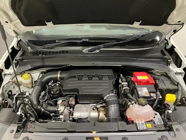 ジープ・レネゲード リミテッド　認定中古車保証１年付き　整備付　純正８．４インチナビ　ＡｐｐｌｅＣａｒＰｌａｙ　ＡｎｄｒｏｉｄＡｕｔｏ　アダプティブクルーズコントロール　Ｂカメラ　ＤＳＲＣ　社外ＬＥＤヘッドランプ　レザーシート（33枚目）