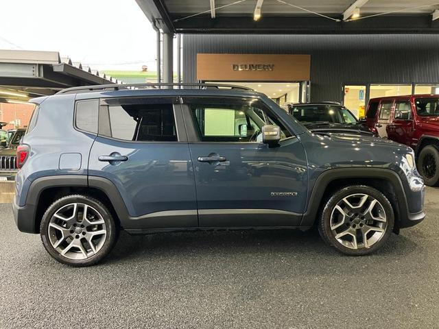 ジープ・レネゲード スレートブルー　認定中古車保証１年付　整備付　純正８．４インチナビ　ＡｐｐｌｅＣａｒＰｌａｙ　ＡｎｄｒｏｉｄＡｕｔｏ　アダプティブクルーズコントロール　純正１９インチアルミ　レザーシート　シートヒーター（7枚目）