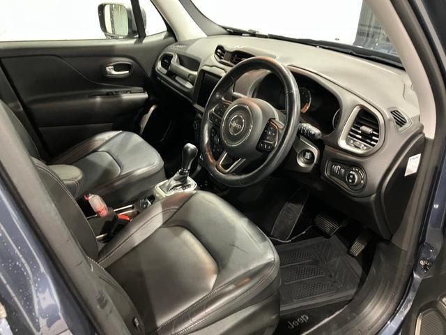 ジープ・レネゲード スレートブルー　認定中古車保証１年付　整備付　純正８．４インチナビ　ＡｐｐｌｅＣａｒＰｌａｙ　ＡｎｄｒｏｉｄＡｕｔｏ　アダプティブクルーズコントロール　純正１９インチアルミ　レザーシート　シートヒーター（15枚目）