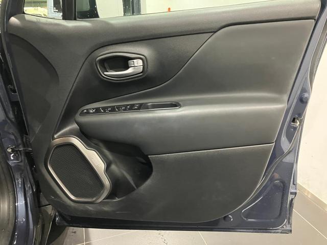 ジープ・レネゲード スレートブルー　認定中古車保証１年付　整備付　純正８．４インチナビ　ＡｐｐｌｅＣａｒＰｌａｙ　ＡｎｄｒｏｉｄＡｕｔｏ　アダプティブクルーズコントロール　純正１９インチアルミ　レザーシート　シートヒーター（17枚目）