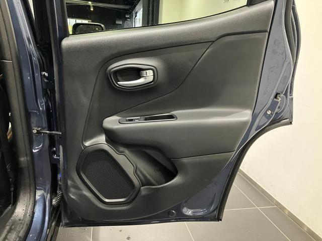 ジープ・レネゲード スレートブルー　認定中古車保証１年付　整備付　純正８．４インチナビ　ＡｐｐｌｅＣａｒＰｌａｙ　ＡｎｄｒｏｉｄＡｕｔｏ　アダプティブクルーズコントロール　純正１９インチアルミ　レザーシート　シートヒーター（20枚目）