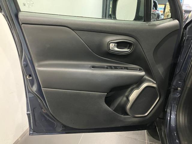 ジープ・レネゲード スレートブルー　認定中古車保証１年付　整備付　純正８．４インチナビ　ＡｐｐｌｅＣａｒＰｌａｙ　ＡｎｄｒｏｉｄＡｕｔｏ　アダプティブクルーズコントロール　純正１９インチアルミ　レザーシート　シートヒーター（23枚目）