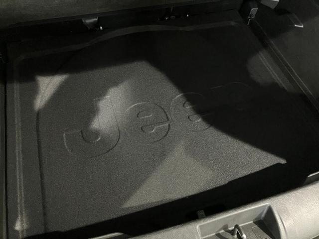 ジープ・レネゲード スレートブルー　認定中古車保証１年付　整備付　純正８．４インチナビ　ＡｐｐｌｅＣａｒＰｌａｙ　ＡｎｄｒｏｉｄＡｕｔｏ　アダプティブクルーズコントロール　純正１９インチアルミ　レザーシート　シートヒーター（29枚目）