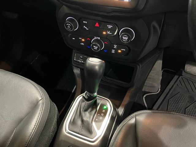 ジープ・レネゲード スレートブルー　認定中古車保証１年付　整備付　純正８．４インチナビ　ＡｐｐｌｅＣａｒＰｌａｙ　ＡｎｄｒｏｉｄＡｕｔｏ　アダプティブクルーズコントロール　純正１９インチアルミ　レザーシート　シートヒーター（32枚目）