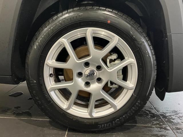 ジープ・レネゲード アルティテュード　ｅ－ハイブリッド　新車保証継承付　整備付　弊社デモカー　純正１０．１インチナビ　ＡｐｐｌｅＣａｒＰｌａｙ　ＡｎｄｒｏｉｄＡｕｔｏ　アダプティブクルーズコントロール　Ｂカメラ　ＤＳＲＣ　レザーシート　シートヒーター（10枚目）