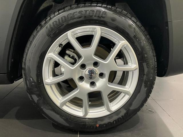 ジープ・レネゲード アルティテュード　ｅ－ハイブリッド　新車保証継承付　整備付　弊社デモカー　純正１０．１インチナビ　ＡｐｐｌｅＣａｒＰｌａｙ　ＡｎｄｒｏｉｄＡｕｔｏ　アダプティブクルーズコントロール　Ｂカメラ　ＤＳＲＣ　レザーシート　シートヒーター（11枚目）