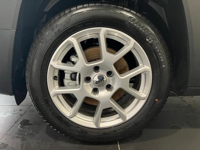 ジープ・レネゲード アルティテュード　ｅ－ハイブリッド　新車保証継承付　整備付　弊社デモカー　純正１０．１インチナビ　ＡｐｐｌｅＣａｒＰｌａｙ　ＡｎｄｒｏｉｄＡｕｔｏ　アダプティブクルーズコントロール　Ｂカメラ　ＤＳＲＣ　レザーシート　シートヒーター（13枚目）