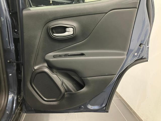 ジープ・レネゲード アルティテュード　ｅ－ハイブリッド　新車保証継承付　整備付　弊社デモカー　純正１０．１インチナビ　ＡｐｐｌｅＣａｒＰｌａｙ　ＡｎｄｒｏｉｄＡｕｔｏ　アダプティブクルーズコントロール　Ｂカメラ　ＤＳＲＣ　レザーシート　シートヒーター（20枚目）