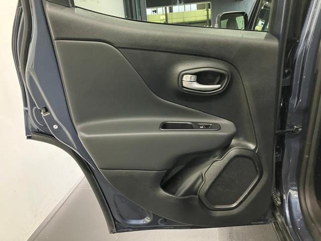 ジープ・レネゲード アルティテュード　ｅ－ハイブリッド　新車保証継承付　整備付　弊社デモカー　純正１０．１インチナビ　ＡｐｐｌｅＣａｒＰｌａｙ　ＡｎｄｒｏｉｄＡｕｔｏ　アダプティブクルーズコントロール　Ｂカメラ　ＤＳＲＣ　レザーシート　シートヒーター（26枚目）