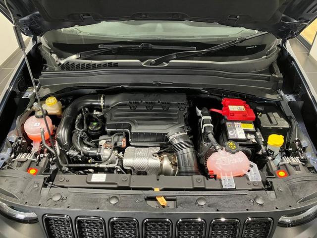 ジープ・レネゲード アルティテュード　ｅ－ハイブリッド　新車保証継承付　整備付　弊社デモカー　純正１０．１インチナビ　ＡｐｐｌｅＣａｒＰｌａｙ　ＡｎｄｒｏｉｄＡｕｔｏ　アダプティブクルーズコントロール　Ｂカメラ　ＤＳＲＣ　レザーシート　シートヒーター（33枚目）