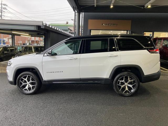 �y�z�C�[���A�[�`�z��`�z�C�[���A�[�`�͂i�������`���̃f�U�C���ł��B�̗p���Ă��闝�R�͏�������܂����A�I�t���[�h�𑖍s����ۂɃ^�C���ƃ{�f�B����������Ȃ��悤�z���������ɂ��邽�߂ƂȂ�܂��B