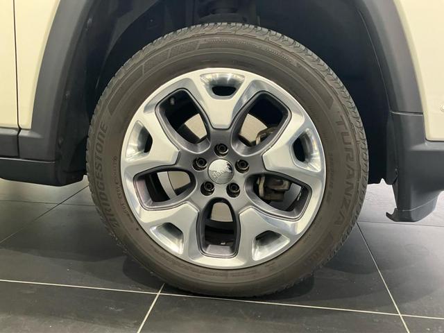 ���݂̂���^�C���͏Ռ����z�C�����ڂ��ʂ����Ă���邽�߁A���S�n�ɂ������������܂��B