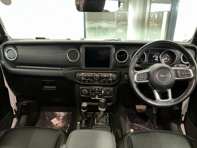 ジープ・ラングラーアンリミテッド サハラ　認定中古車保証１年　整備付　純正８．４インチナビ　ＡｐｐｌｅＣａｒＰｌａｙ　ＡｎｄｒｏｉｄＡｕｔｏ　アダプティブクルーズコントロール　レザーシート　シートヒーター　ＤＳＲＣ　４ＷＤ　Ｂカメラ（14枚目）