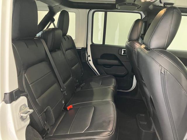 ジープ・ラングラーアンリミテッド サハラ　認定中古車保証１年　整備付　純正８．４インチナビ　ＡｐｐｌｅＣａｒＰｌａｙ　ＡｎｄｒｏｉｄＡｕｔｏ　アダプティブクルーズコントロール　レザーシート　シートヒーター　ＤＳＲＣ　４ＷＤ　Ｂカメラ（19枚目）