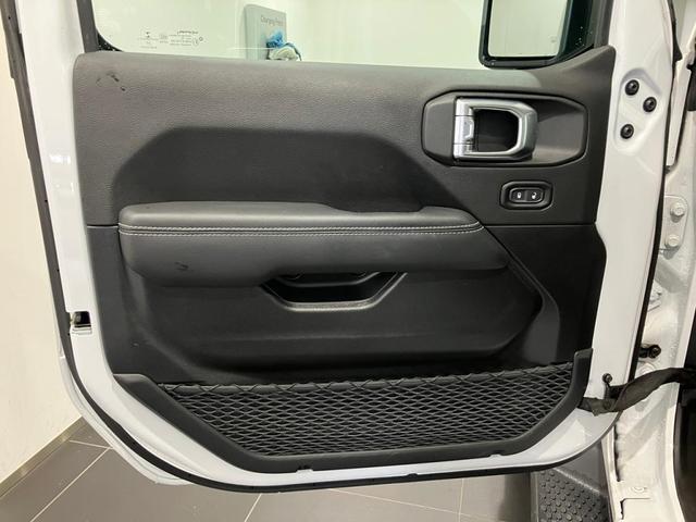 ジープ・ラングラーアンリミテッド サハラ　認定中古車保証１年　整備付　純正８．４インチナビ　ＡｐｐｌｅＣａｒＰｌａｙ　ＡｎｄｒｏｉｄＡｕｔｏ　アダプティブクルーズコントロール　レザーシート　シートヒーター　ＤＳＲＣ　４ＷＤ　Ｂカメラ（23枚目）